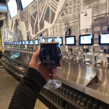 Navigator Taproom - Beer Bar Near Me - Chicago, Illinois