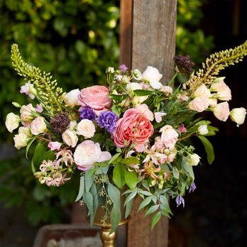 Le Bloomerie - Center pieces for the welcome area - Floral Designers Near Me - Los Gatos, California Le Bloomerie - Center pieces for the welcome area - Floral Designers Near Me - Los Gatos, California