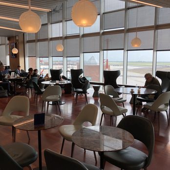 Marco Polo Club - Great view of the runway while waiting for boarding. - Airport Lounges Near Me - Venezia, VE