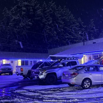 Alpine Motel - Parking lot - Hotels Near Me - Hope, British Columbia Alpine Motel - Parking lot - Hotels Near Me - Hope, British Columbia