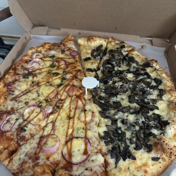 La Mesa Pizzaworks - BBQ and Mushroom half and half Pizza - Pizza Near Me - La Mesa, California La Mesa Pizzaworks - BBQ and Mushroom half and half Pizza - Pizza Near Me - La Mesa, California