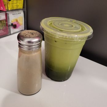Chopsticks - Thai green tea. $6.(Pepper for scale.) - Vietnamese Near Me - Hutto, Texas