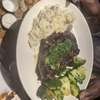 Twin Peaks - 10 oz Sirloin Steak - Sports Bars Near Me - Madison Heights, Michigan