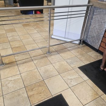 24 Hour Fitness - Compton - Somebody in here selling HOMEMADE DESSERTS IS THIS EVEN APPROVED BY 24 - Gyms Near Me - Compton, California