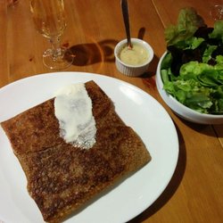 Crêperie Bretonne À La Ferme - Galette Menaour, supplément salade bio