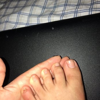 Le's Nails & Spa - Little specks of red nail polish on BOTH my big toes and the 2 end Pinky toes. - Nail Salons Near Me - Duluth, Georgia