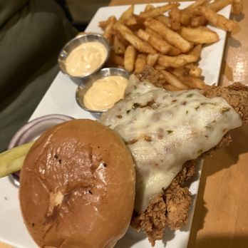 Civil Kitchen - Fried Chicken Sandwich - Bars Near Me - Springfield, Missouri