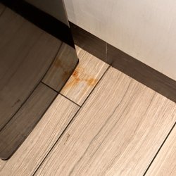 Starlight Inn - Clean the floors