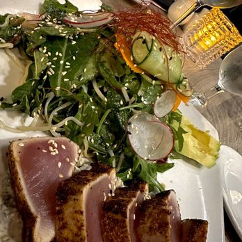 Minnoz Restaurant & Lounge - Vermicelli Asian salad , seared tuna - Seafood Near Me - Nanaimo, British Columbia Minnoz Restaurant & Lounge - Vermicelli Asian salad , seared tuna - Seafood Near Me - Nanaimo, British Columbia