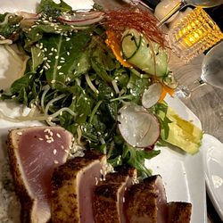 Minnoz Restaurant & Lounge - Vermicelli Asian salad , seared tuna