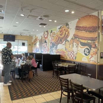 Bob's Big Boy - Inside - Diners Near Me - Northridge, California