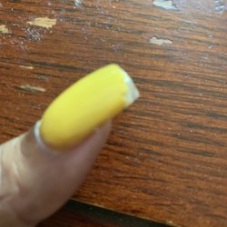 Queen Nails - Thumb (on left hand) chipping after two days.