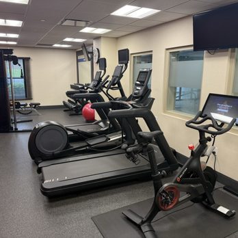 Hampton Inn Jasper - Fitness room, sadly, the weight bench and cable machine are broken as of May 2025 - Hotels Near Me - Jasper, Indiana Hampton Inn Jasper - Fitness room, sadly, the weight bench and cable machine are broken as of May 2025 - Hotels Near Me - Jasper, Indiana