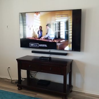 Precision Network Solutions - 75" Samsung 4K Ultra HD TV wall mounted with Bose Sound Bar and Audio System - Home Automation Near Me - Los Angeles, California Precision Network Solutions - 75" Samsung 4K Ultra HD TV wall mounted with Bose Sound Bar and Audio System - Home Automation Near Me - Los Angeles, California