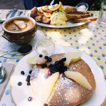 La Note - Lemon gingerbread pancakes and poached pears, omelette fromage et jambon, and soupe du jour - French Near Me - Berkeley, California La Note - Lemon gingerbread pancakes and poached pears, omelette fromage et jambon, and soupe du jour - French Near Me - Berkeley, California