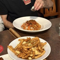 Oliver Twist Pub - Oliver's Poutine