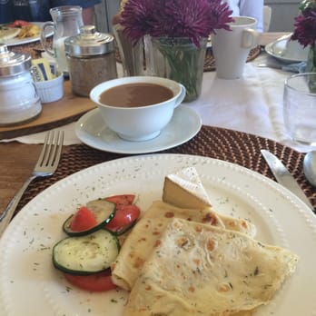 An Inn 2 Remember - Breakfast crepes and a bit of Brie for me instead of the prosciutto side the "meat eaters" had- so thoughtful! - Bed & Breakfast Near Me - Sonoma, California
