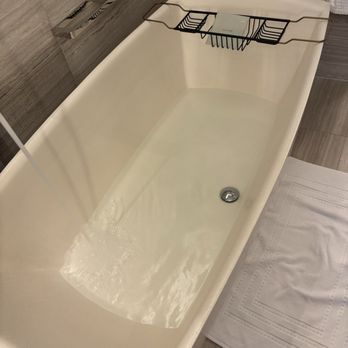Four Seasons Toronto - The huge soaker tub. - Hotels Near Me - Toronto, Ontario Four Seasons Toronto - The huge soaker tub. - Hotels Near Me - Toronto, Ontario