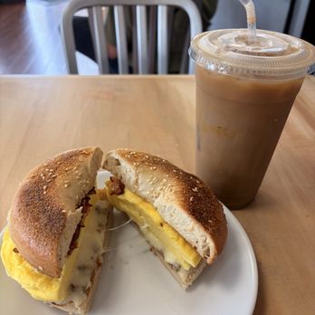 Brewin Cafe - Cafes Near Me - Revere, Massachusetts