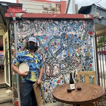Show Me Pizza - Outdoor dining - Pizza Near Me - Austin, Texas Show Me Pizza - Outdoor dining - Pizza Near Me - Austin, Texas