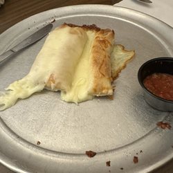 Roma's Restaurant & Pizzeria - Bland cheese bread. This place is why they say looks are deceiving.
