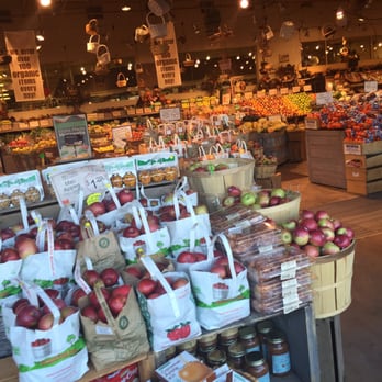 Big Y at Fresh Acres - Grocery Near Me - Springfield, Massachusetts