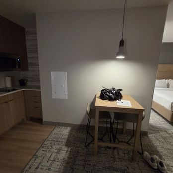 Residence Inn by Marriott - Dining area - Hotels Near Me - Melville, New York