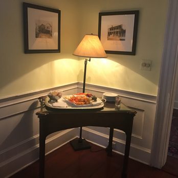 Rhett House Inn - Complementary snacks. - Hotels Near Me - Beaufort, South Carolina