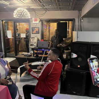 Lavue Bar & Grill - Violinist serenading - Sports Bars Near Me - Chicago Heights, Illinois