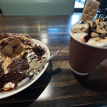 The Frosty Barrel - Brownie sundae and s'mores hot cocoa - Ice Cream & Frozen Yogurt Near Me - Newcastle, Washington The Frosty Barrel - Brownie sundae and s'mores hot cocoa - Ice Cream & Frozen Yogurt Near Me - Newcastle, Washington