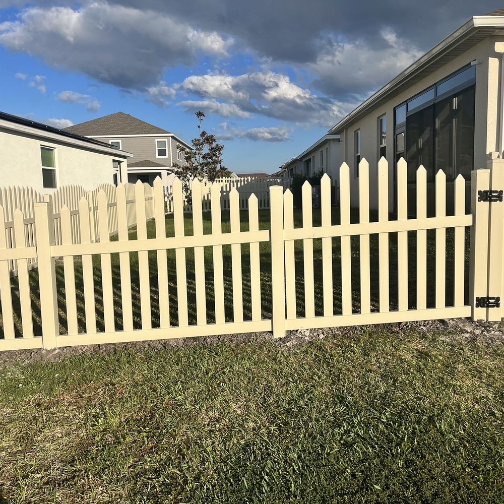 Tan 4 foot picket scalloped fence Tan 4 foot picket scalloped fence