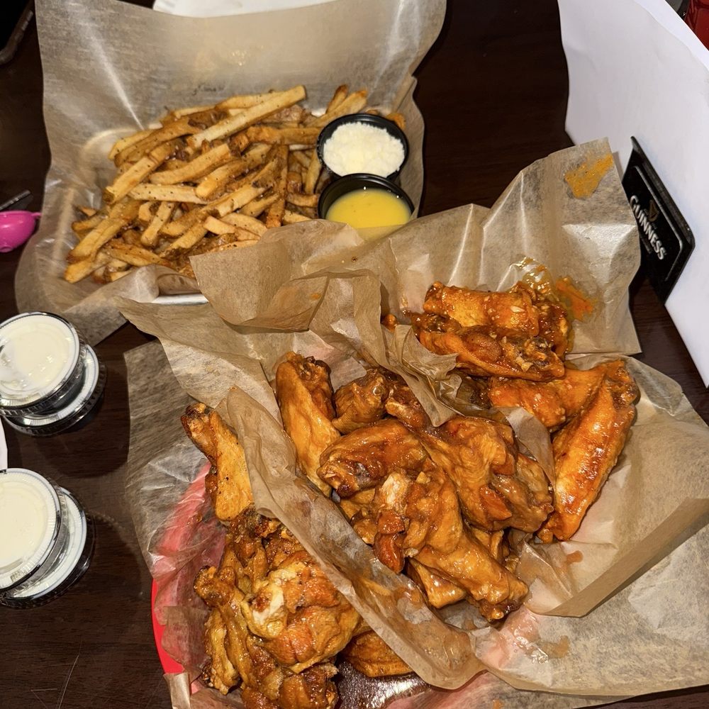 Sidelines Bar & Grill - 6 Honey Cajun 6 PB&J 6 Hot Garlic - Dive Bars Near Me - Pittsburgh, Pennsylvania