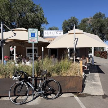 Dolina Santa Fe - The front and patio area. - Cafes Near Me - Santa Fe, New Mexico