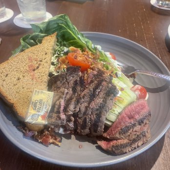 Upstream Brewing - Romaine Steak Salad with Bleu Cheese Set - Bars Near Me - Omaha, Nebraska