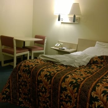 Motel 6 - Simple queen room with outdated decor. - Hotels Near Me - Spokane, Washington Motel 6 - Simple queen room with outdated decor. - Hotels Near Me - Spokane, Washington