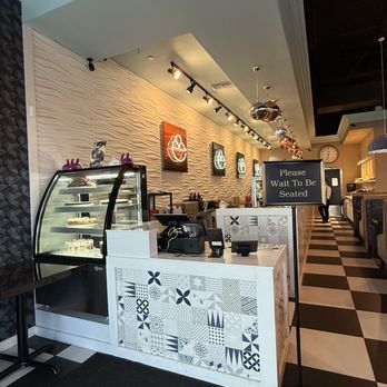 White Rabbit Dessert Experience - Desserts Near Me - Orlando, Florida