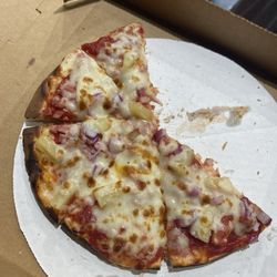 Fire -N- the Hole - Hawaiian pizza
