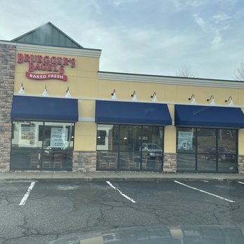 Bruegger's Bagels - Store Front - Shelton - Bagels Near Me - Shelton, Connecticut