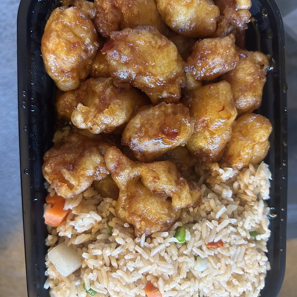 General Tso's Chicken with fried rice (dinner combo)