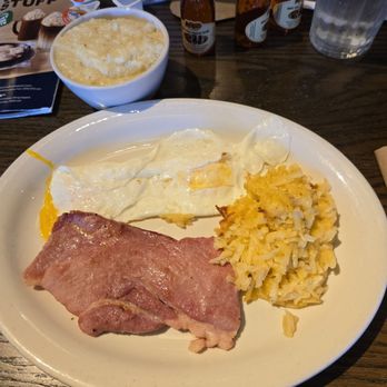 Cracker Barrel Old Country Store - Breakfast & Brunch Near Me - Pembroke Pines, Florida