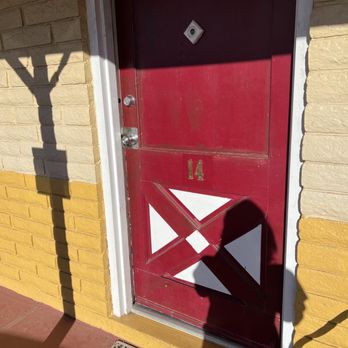 Brad's Desert Inn - Our door - Hotels Near Me - Holbrook, Arizona Brad's Desert Inn - Our door - Hotels Near Me - Holbrook, Arizona