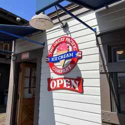 Great Pacific Ice Cream - Entrance to shop