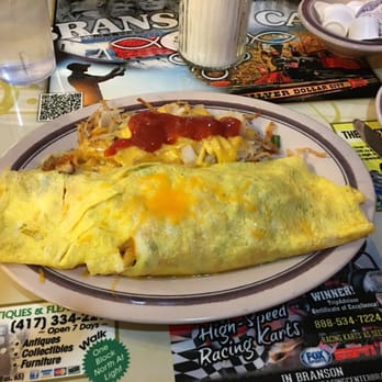 Branson Cafe - Veggy Omelette with hash-browns topped with onions and cheese - American Near Me - Branson, Missouri