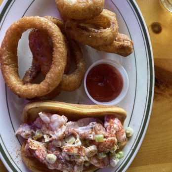 Henry’s  - Lobster Roll and Onion Rings - American Near Me - Bronxville, New York