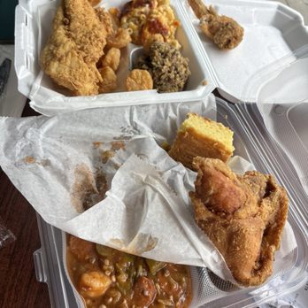 Li'l Dizzy's Cafe - Smothered okra Fried Chicken macaroni and cheese dirty rice - Cajun/Creole Near Me - New Orleans, Louisiana Li'l Dizzy's Cafe - Smothered okra Fried Chicken macaroni and cheese dirty rice - Cajun/Creole Near Me - New Orleans, Louisiana