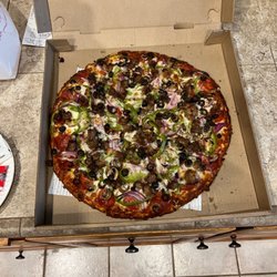 Vino's Pizza - The delivered pizza, YUM!!