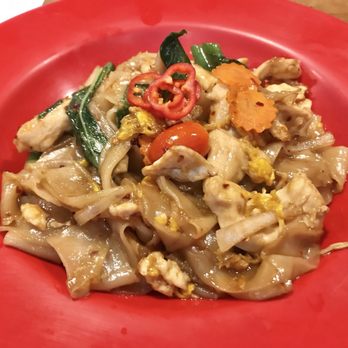 Trike Noodle - Drunken noodles with chicken - Thai Near Me - Chicago, Illinois Trike Noodle - Drunken noodles with chicken - Thai Near Me - Chicago, Illinois