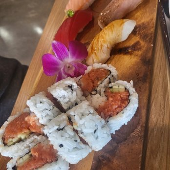 Heemo Sushi - Lunch special $15. 4 sushi and 1 roll. - Sushi Bars Near Me - Duarte, California