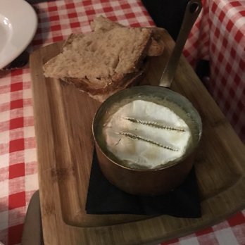 Chez Fernand - Bubbly stinky cheese. One of my favorite things. - French Near Me - Paris, 75