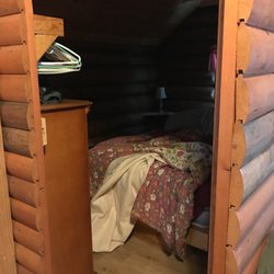 Fieldstone Cabins & Rainbow Cove RV Park - Bedroom